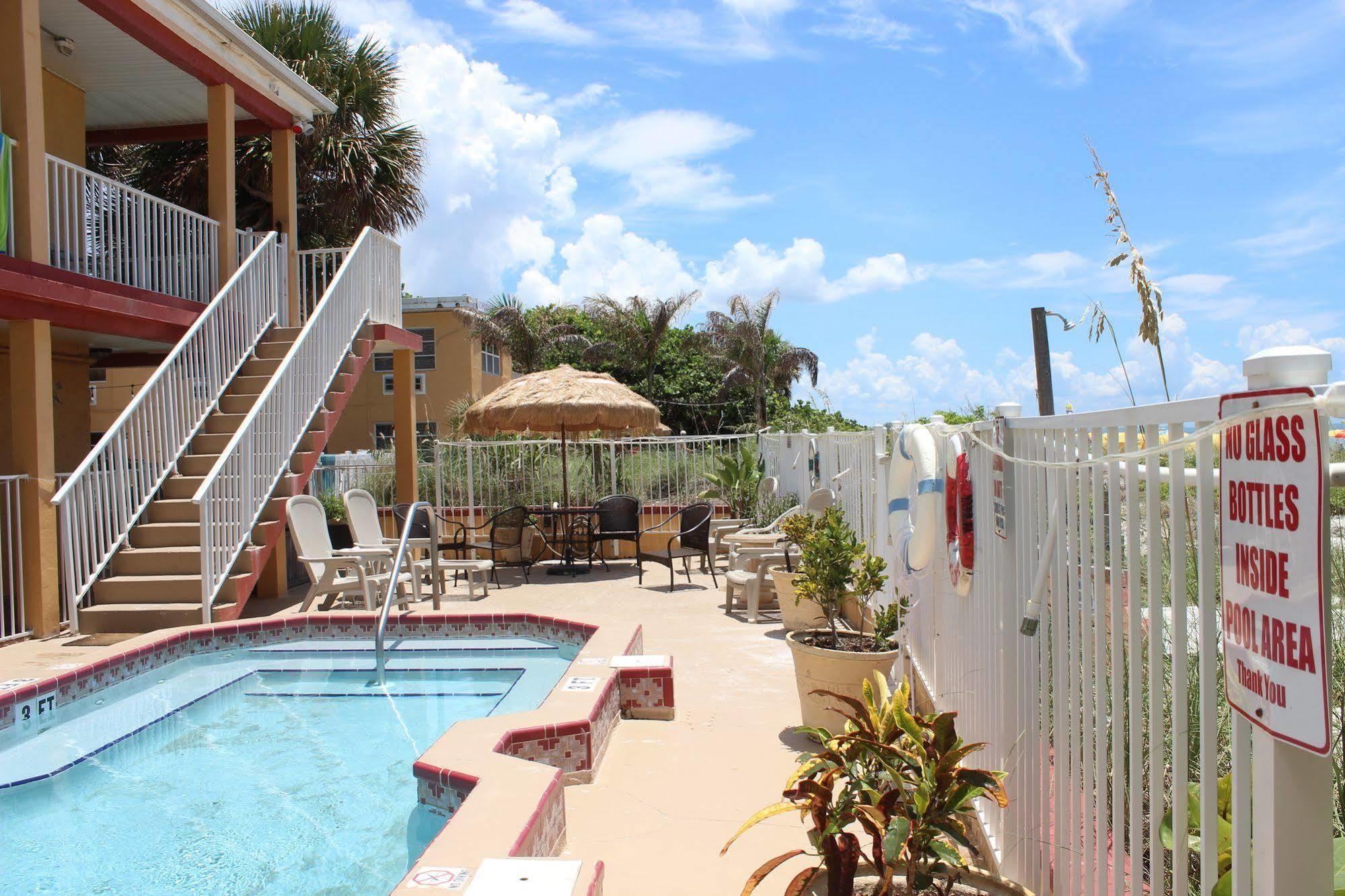 Schooner Hotel St. Pete Beach Exterior foto